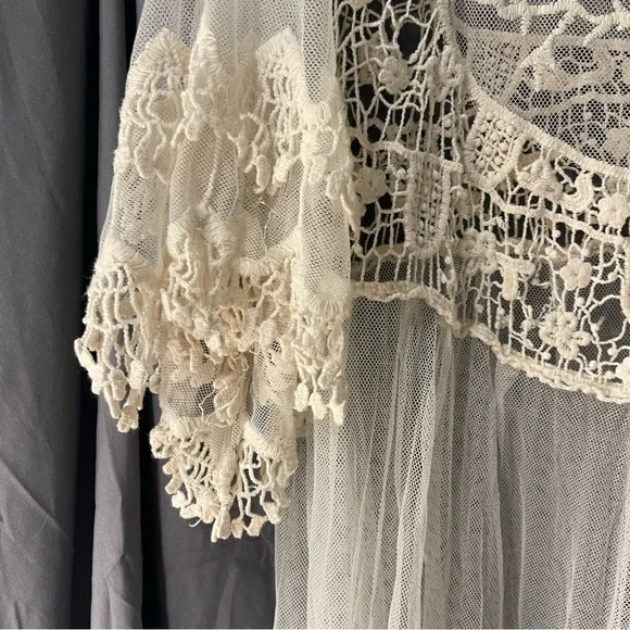 Rebellion Cream Lace Tunic Top - Picture 5 of 8